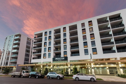 Meriton Suites Sydney Airport - St Kilda Accommodation 1