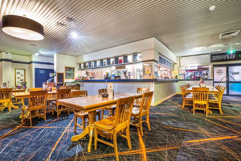 Atherton Hotel - St Kilda Accommodation 6