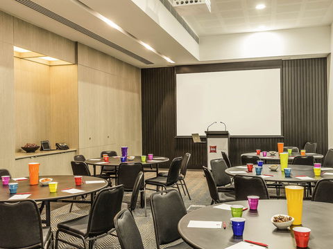 Ibis Adelaide - St Kilda Accommodation 8