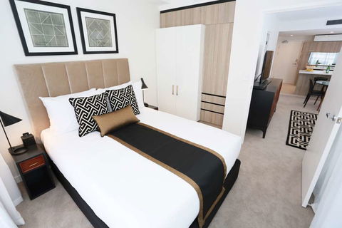 Alex Perry Hotel And Apartments - St Kilda Accommodation 4
