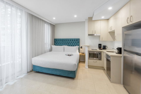 Meriton Suites Pitt Street - St Kilda Accommodation 7