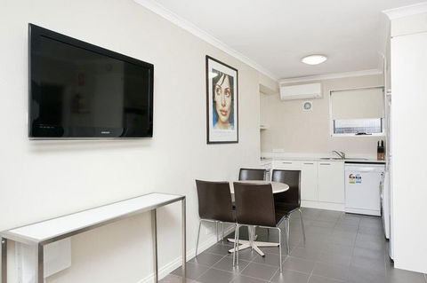 Forrest Hotel & Apartments - St Kilda Accommodation 2
