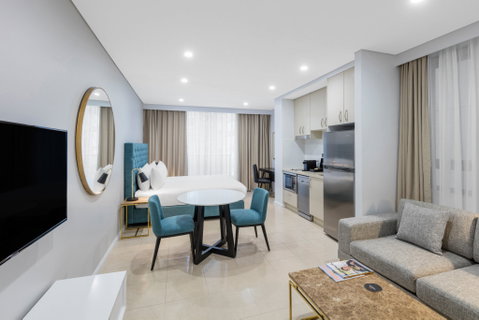 Meriton Suites Pitt Street - St Kilda Accommodation 6