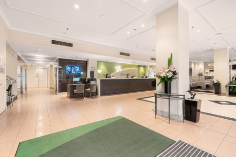Holiday Inn Darling Harbour - St Kilda Accommodation 4