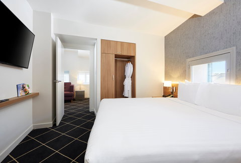 Holiday Inn Darling Harbour - St Kilda Accommodation 8
