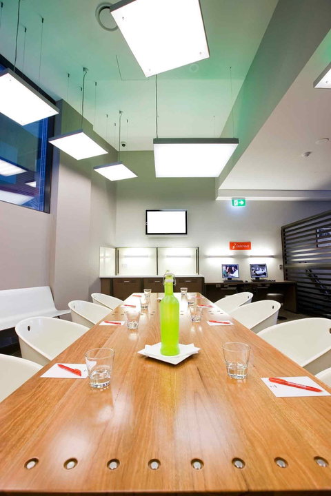 Ibis Sydney Barangaroo - St Kilda Accommodation 9