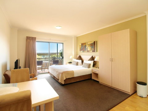 Oaks Goldsbrough Apartment Hotel - St Kilda Accommodation 1