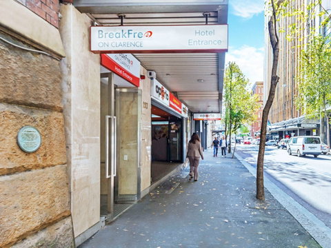 BreakFree on Clarence - St Kilda Accommodation 0
