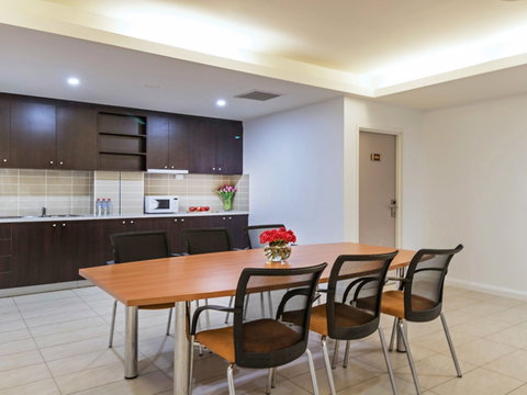 BreakFree on Clarence - St Kilda Accommodation 6
