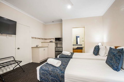 Karratha Central Apartments - St Kilda Accommodation 4