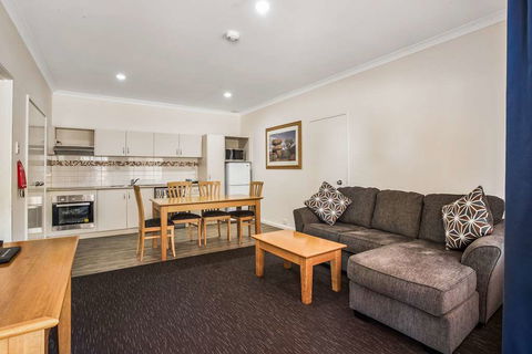 Karratha Central Apartments - St Kilda Accommodation 11