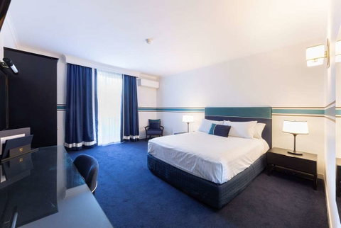 Ramada by Wyndham Diplomat Canberra - St Kilda Accommodation 3