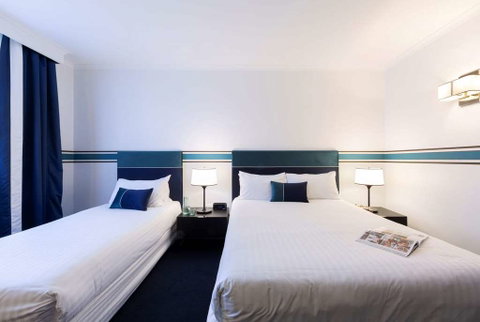 Ramada by Wyndham Diplomat Canberra - St Kilda Accommodation 5