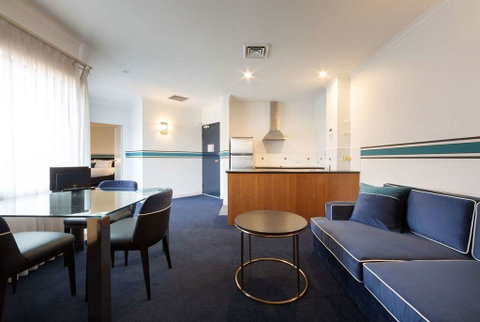 Ramada by Wyndham Diplomat Canberra - St Kilda Accommodation 8