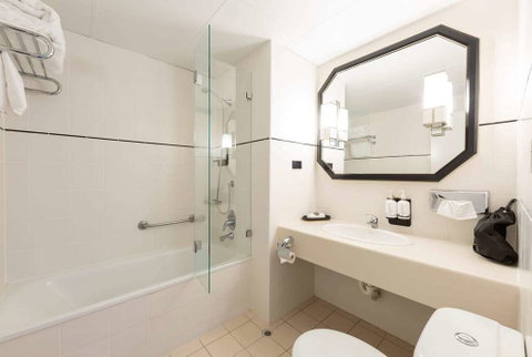 Ramada by Wyndham Diplomat Canberra - St Kilda Accommodation 9