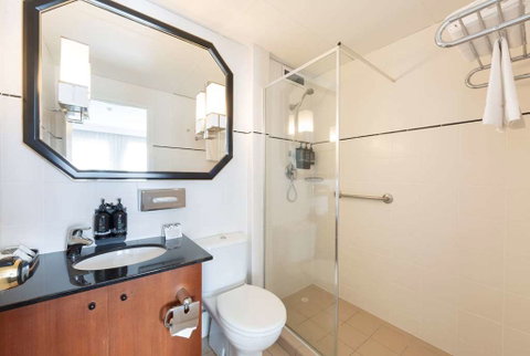 Ramada by Wyndham Diplomat Canberra - St Kilda Accommodation 10