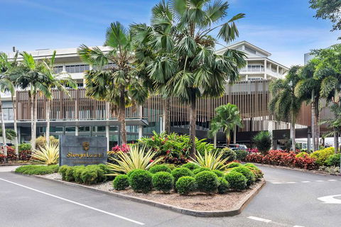 Shangri-La Hotel, The Marina - St Kilda Accommodation 1