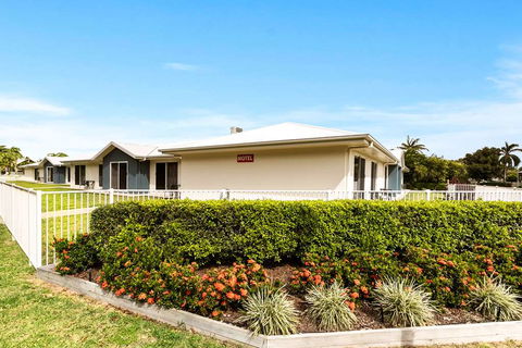 Econo Lodge Beachside - St Kilda Accommodation 1