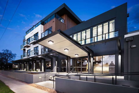 Quality Hotel Lakeside - St Kilda Accommodation 1