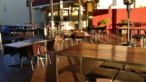 Isa Hotel - St Kilda Accommodation 1