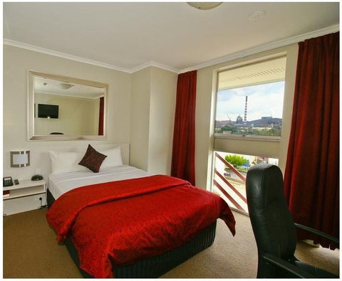 Isa Hotel - St Kilda Accommodation 2