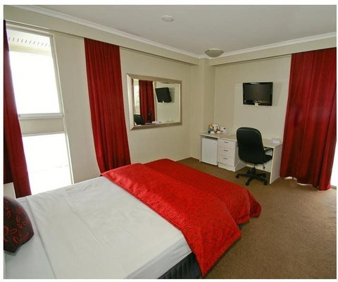 Isa Hotel - St Kilda Accommodation 3