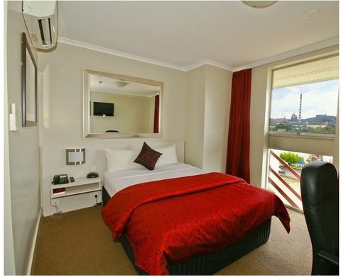 Isa Hotel - St Kilda Accommodation 4