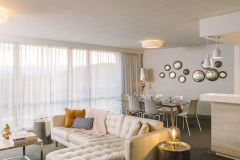 QT Canberra - St Kilda Accommodation 15