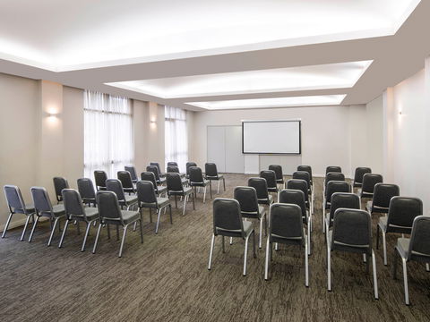 Mercure Newcastle - St Kilda Accommodation 9