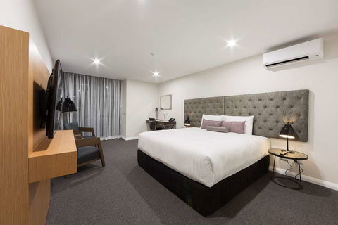 Avenue Hotel Canberra - St Kilda Accommodation 2