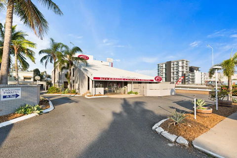 Rockhampton Riverside Central Hotel - St Kilda Accommodation 0