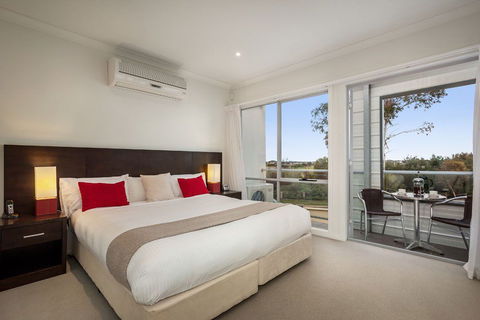 Quest Sanctuary Lakes - St Kilda Accommodation 1