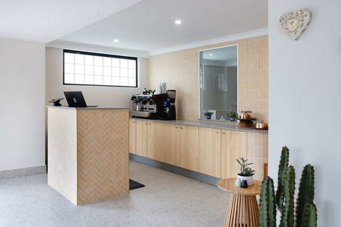 Hotel Hacienda - St Kilda Accommodation 1