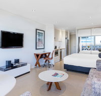 Meriton Suites Broadbeach - St Kilda Accommodation