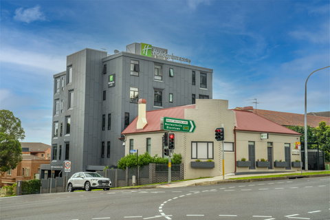 Holiday Inn Stes Parramatta Mar - St Kilda Accommodation 0
