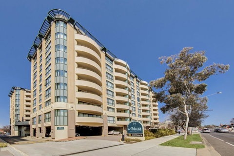 Adina Serviced Apartments Canberra James Court - St Kilda Accommodation 4