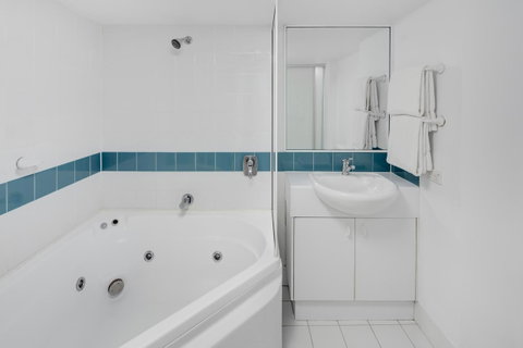 Adina Serviced Apartments Canberra James Court - St Kilda Accommodation 8
