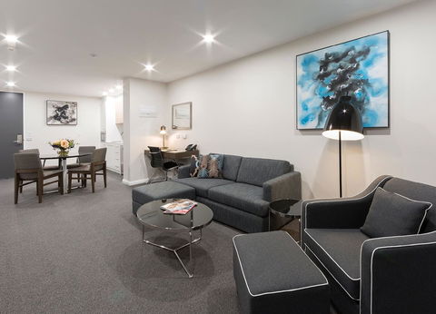 Avenue Hotel Canberra - St Kilda Accommodation 2