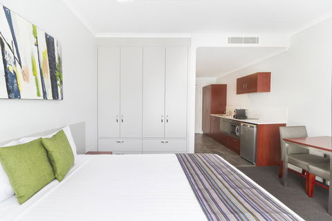 Abode Narrabundah - St Kilda Accommodation 14
