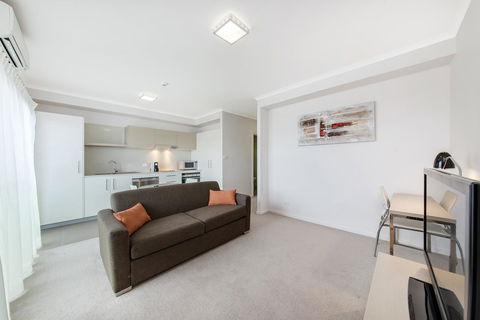 Abode Tuggeranong - St Kilda Accommodation 4