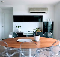 Staying Places - The Avenue - St Kilda Accommodation