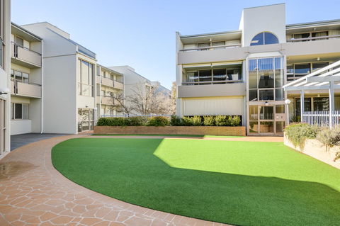 Accommodate Canberra - The Summit - St Kilda Accommodation 4