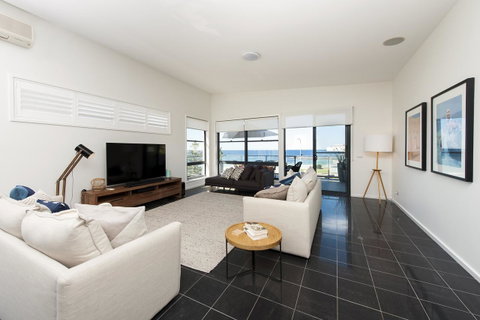 Mollymook Beachfront Penthouse 9 - St Kilda Accommodation 1
