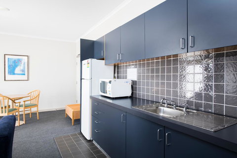 The Woden Hotel - St Kilda Accommodation 12