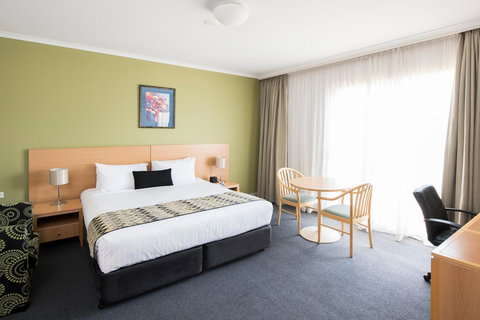 The Woden Hotel - St Kilda Accommodation 9