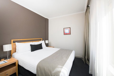 The Woden Hotel - St Kilda Accommodation 13