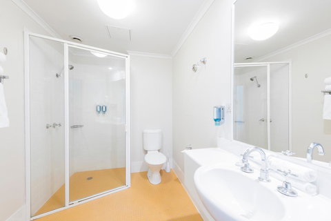The Woden Hotel - St Kilda Accommodation 10