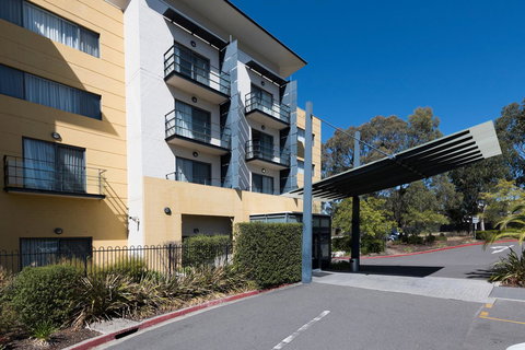 The Woden Hotel - St Kilda Accommodation 1