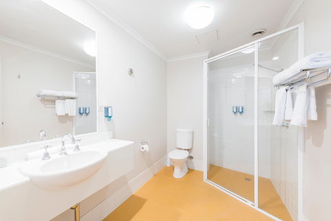 The Woden Hotel - St Kilda Accommodation 14