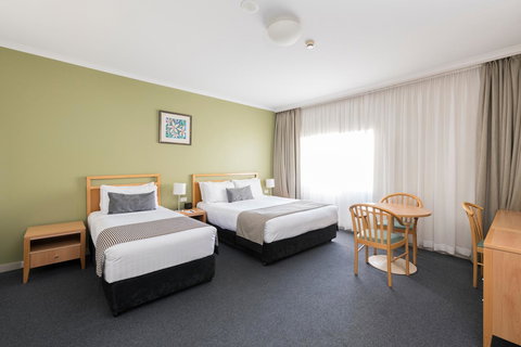 The Woden Hotel - St Kilda Accommodation 5